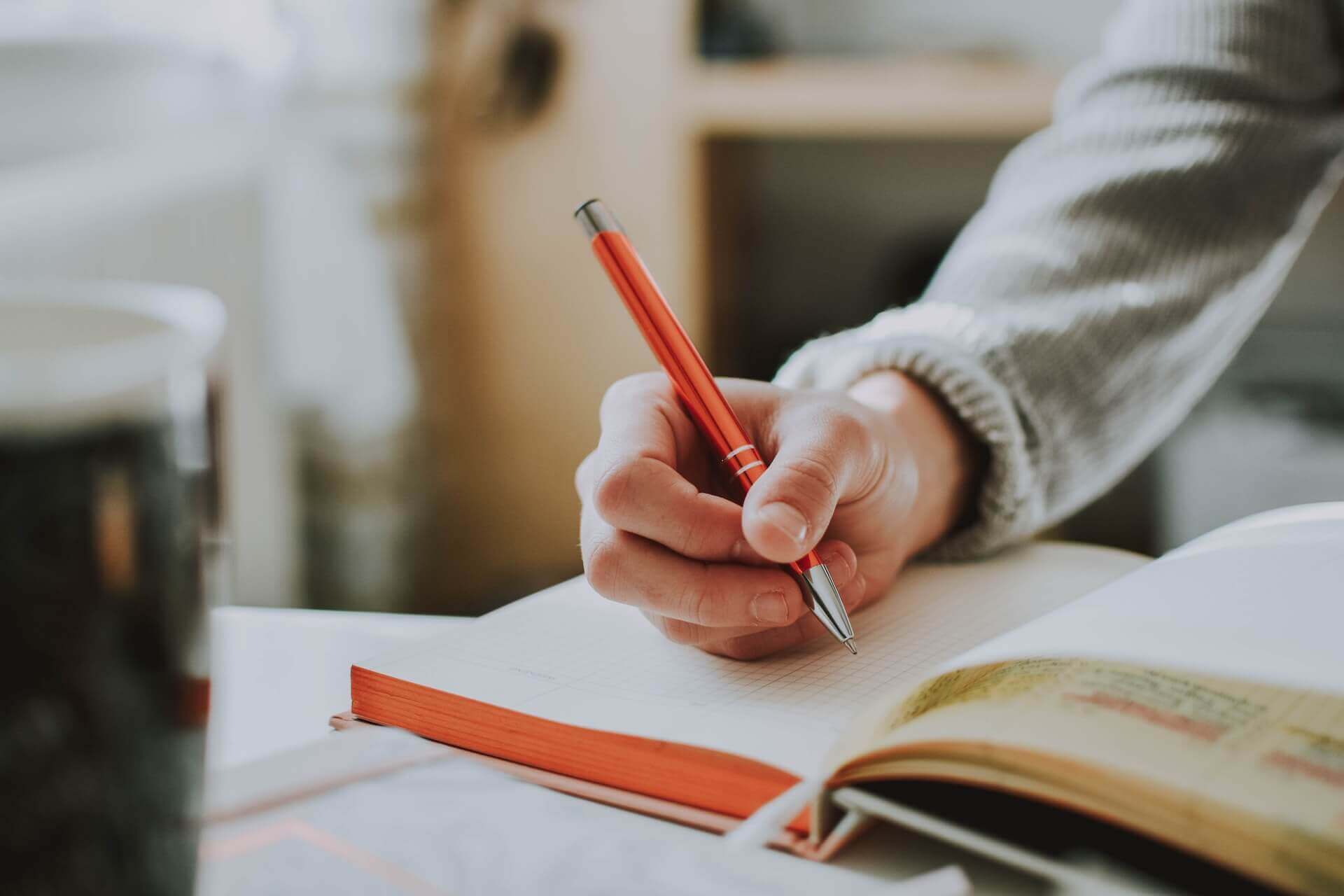 Writing an Engaging Essay in 5 Easy Steps (Examples by Using AI)
